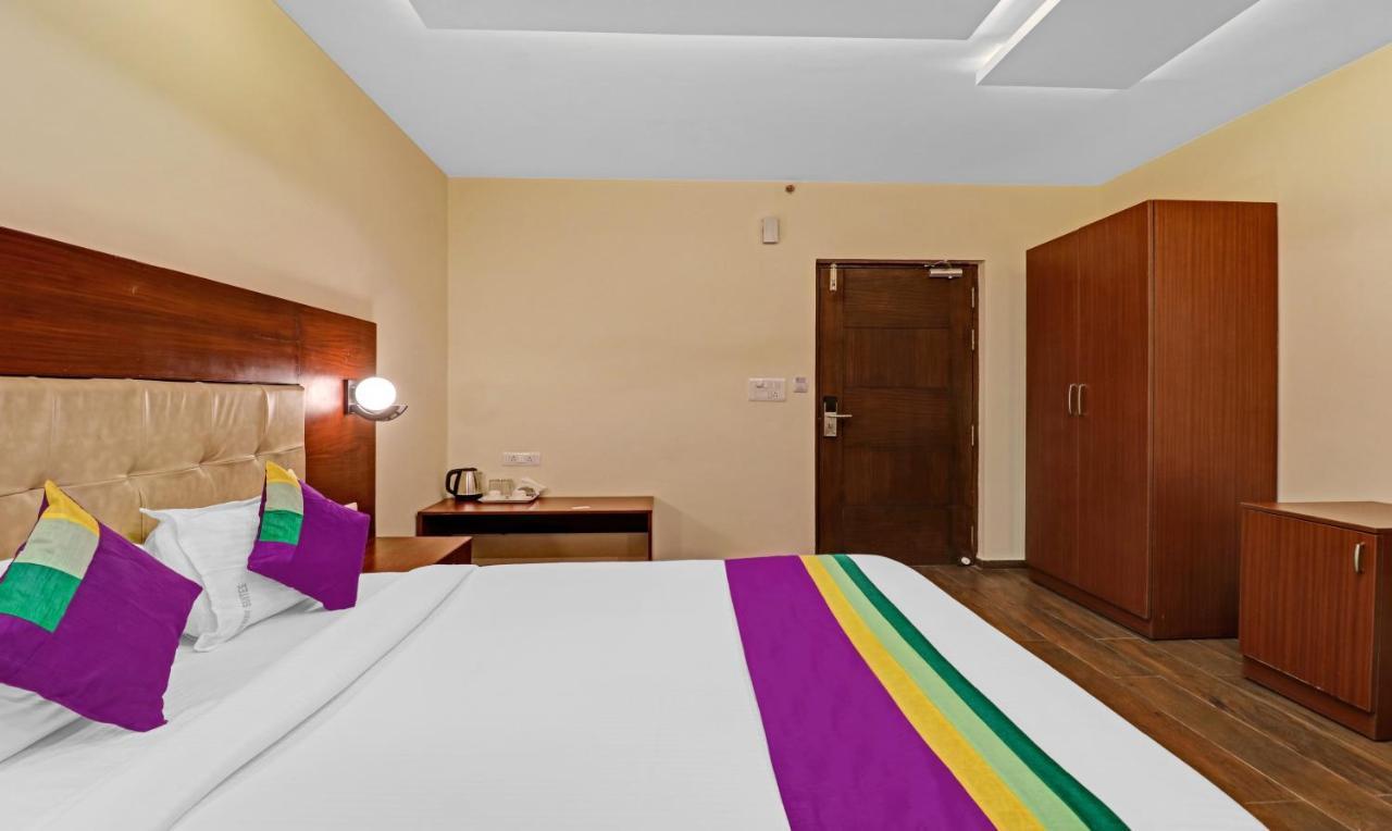 Treebo Premium Runway Suites, Marathahalli Bangalore Buitenkant foto