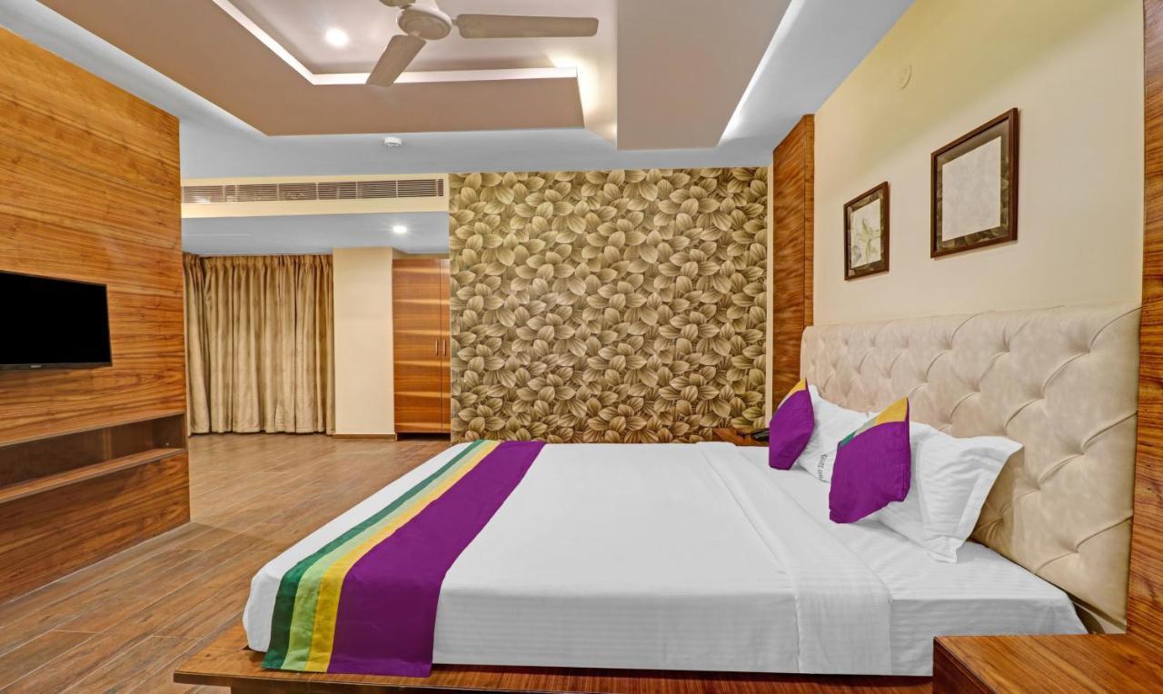 Treebo Premium Runway Suites, Marathahalli Bangalore Buitenkant foto