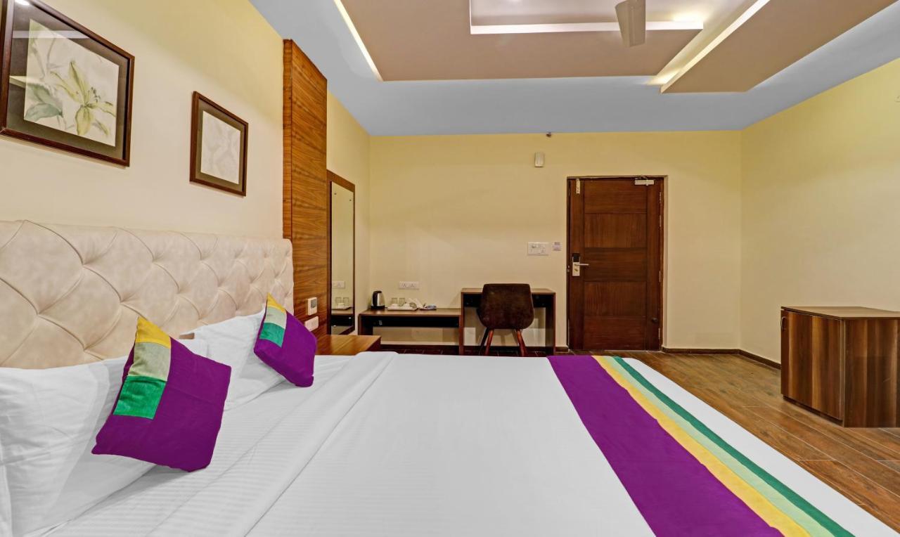 Treebo Premium Runway Suites, Marathahalli Bangalore Buitenkant foto